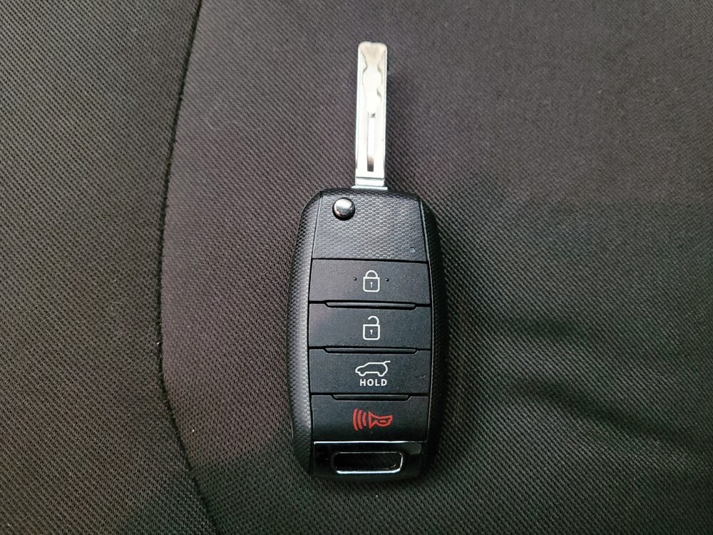 2016 Kia Soul in Fresno, CA 93726 - 18098808 32