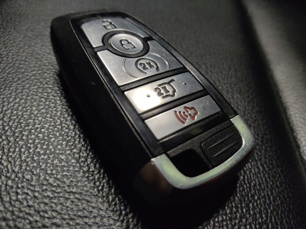 2020 Ford Explorer in Glendale, AZ 85301 - 18098852 32