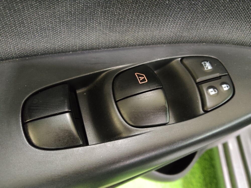 2015 Nissan Sentra in Greenville, SC 29607 - 18098904 27