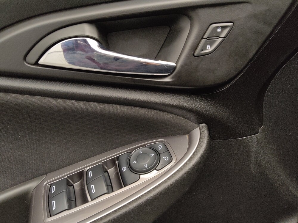 2019 Chevrolet Malibu in Denver, CO 80012 - 18098908 27