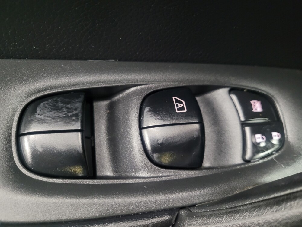 2018 Nissan Rogue Sport in Memphis, TN 38115 - 18098911 27