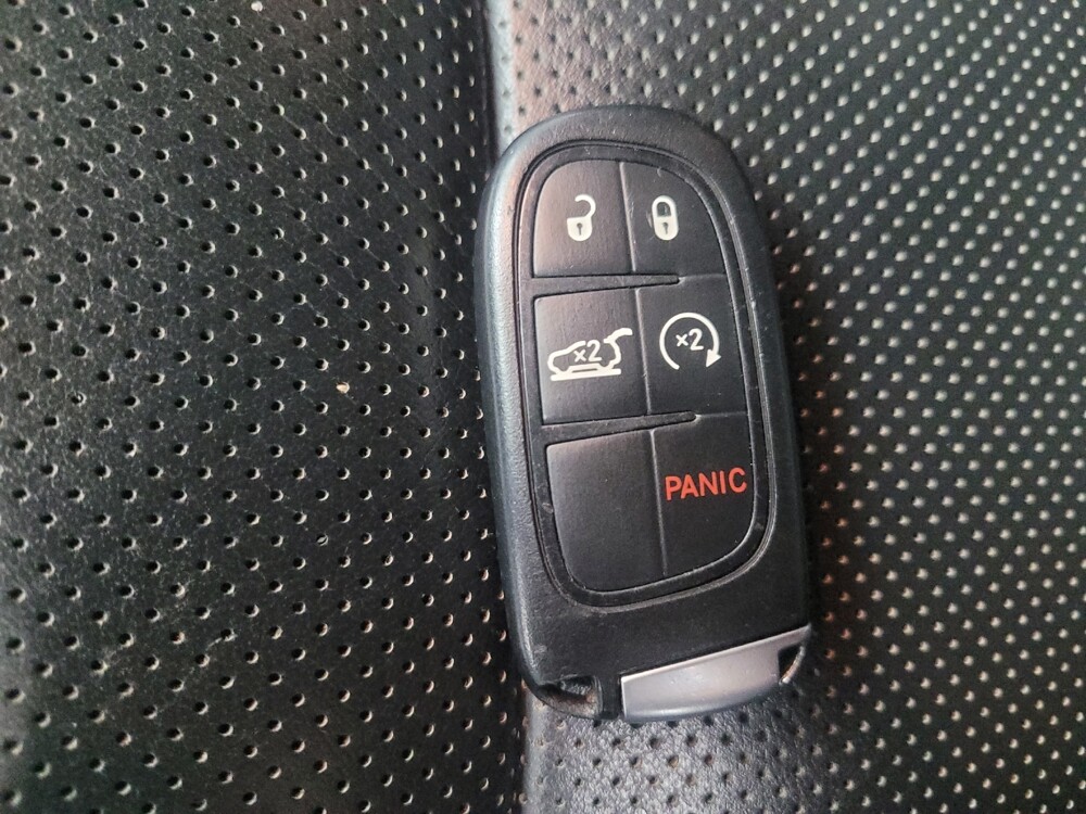 2019 Jeep Cherokee in Memphis, TN 38115 - 18098917 32