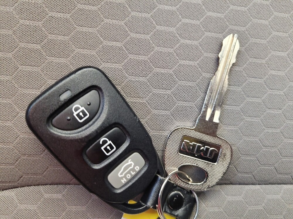 2020 Hyundai Elantra in Louisville, KY 40258 - 18098937 32