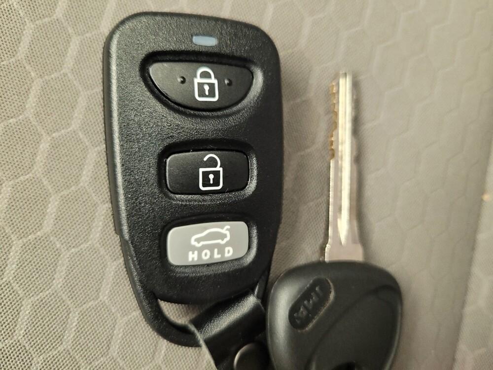 2020 Hyundai Elantra in Grand Rapids, MI 49508 - 18098938 32