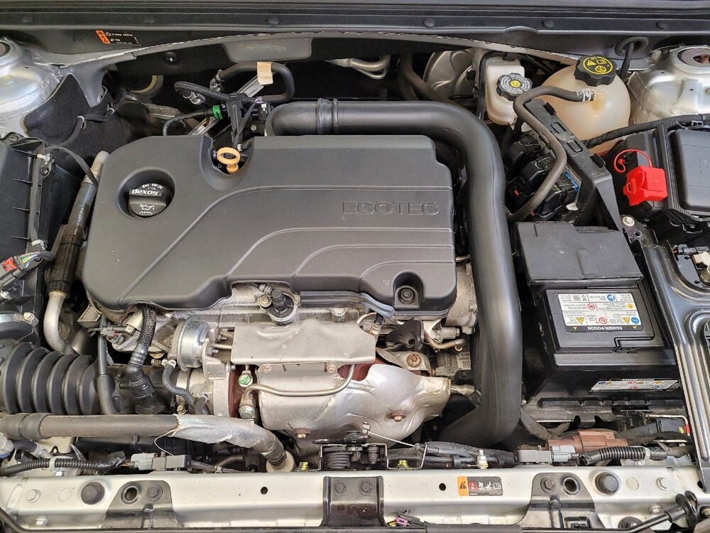 2018 Chevrolet Malibu in Louisville, KY 40258 - 18098942 30