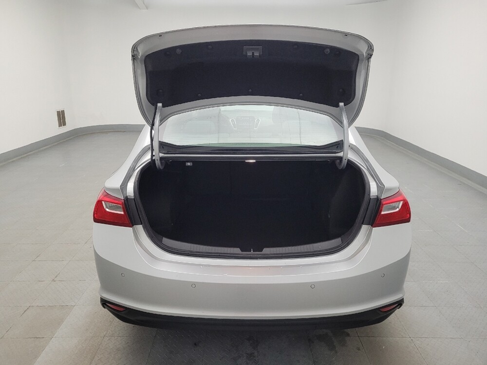 2018 Chevrolet Malibu in Louisville, KY 40258 - 18098942 29