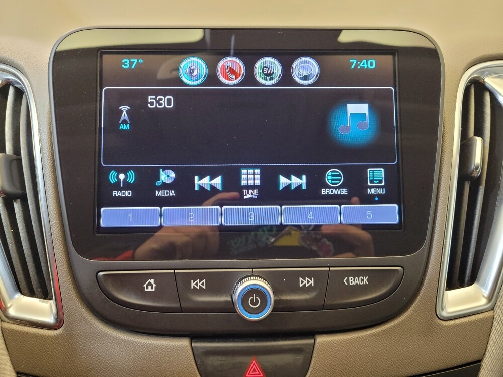 2018 Chevrolet Malibu in Louisville, KY 40258 - 18098942 25