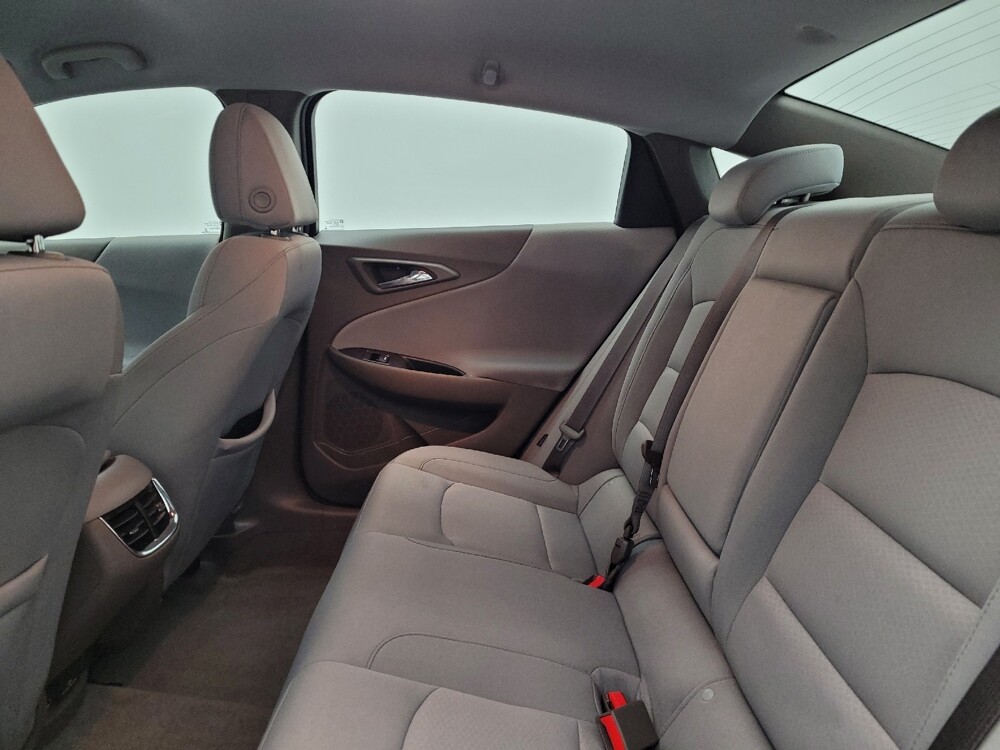 2018 Chevrolet Malibu in Louisville, KY 40258 - 18098942 18