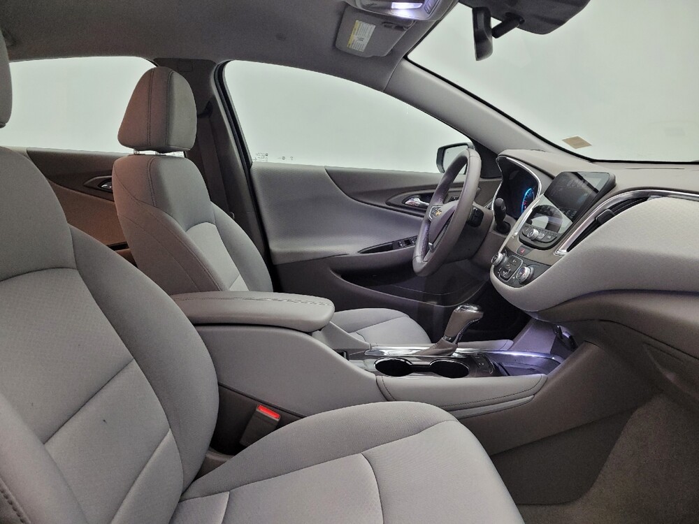 2018 Chevrolet Malibu in Louisville, KY 40258 - 18098942 21