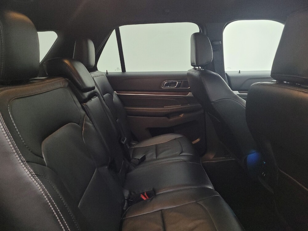 2019 Ford Explorer in Louisville, KY 40258 - 18098943 19