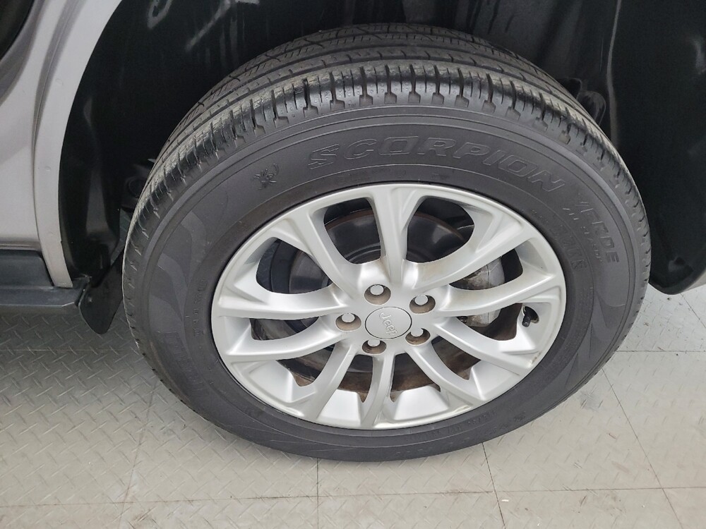 2019 Jeep Cherokee in Columbus, OH 43231 - 18098947 31