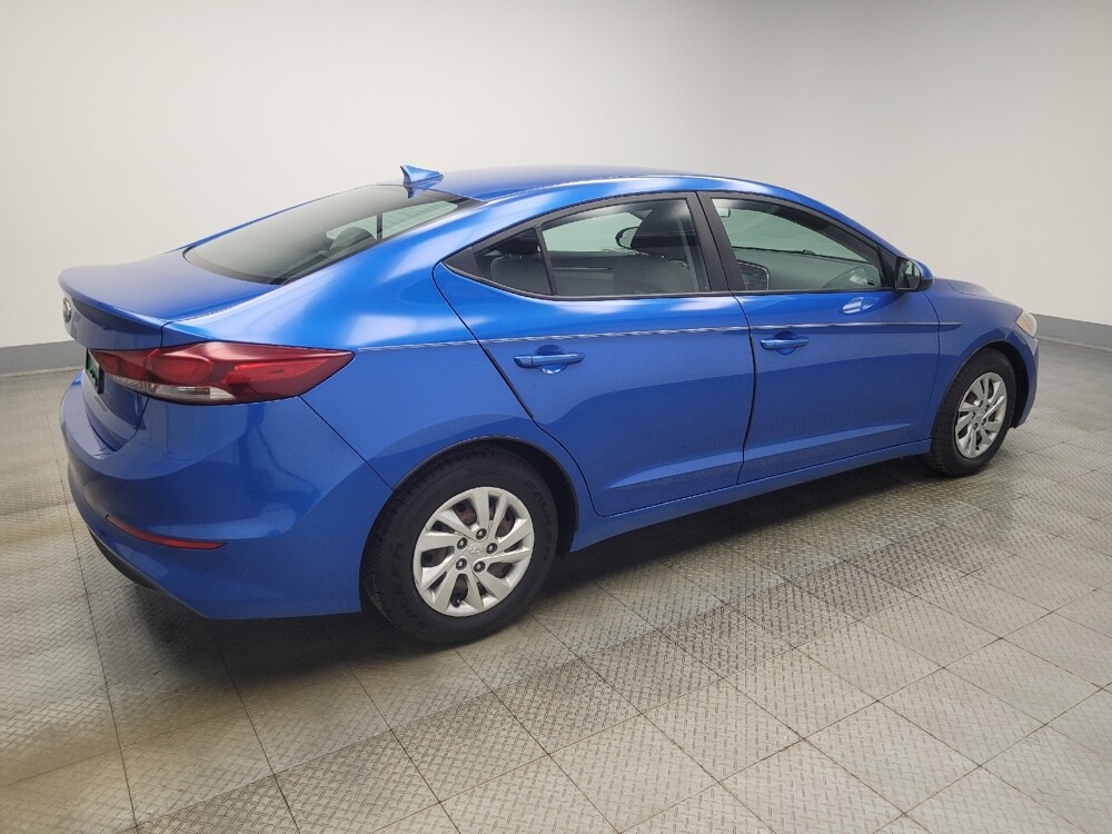 2017 Hyundai Elantra in Indianapolis, IN 46222 - 18098987 10