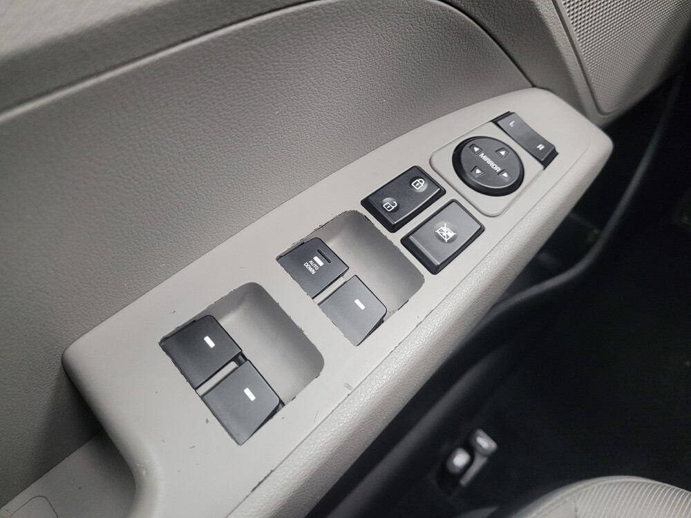 2017 Hyundai Elantra in Indianapolis, IN 46222 - 18098987 27