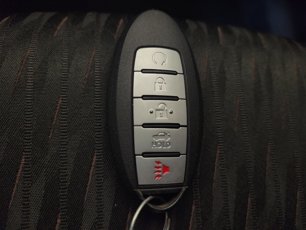 2018 Nissan Rogue in Louisville, KY 40258 - 18098995 32