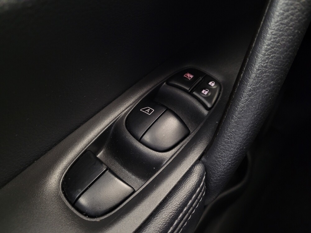 2018 Nissan Rogue in Louisville, KY 40258 - 18098995 27