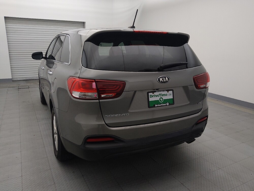2018 Kia Sorento in Houston, TX 77074 - 18099008 6