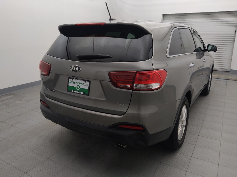2018 Kia Sorento in Houston, TX 77074 - 18099008 7