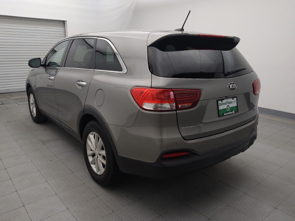 2018 Kia Sorento in Houston, TX 77074 - 18099008 5