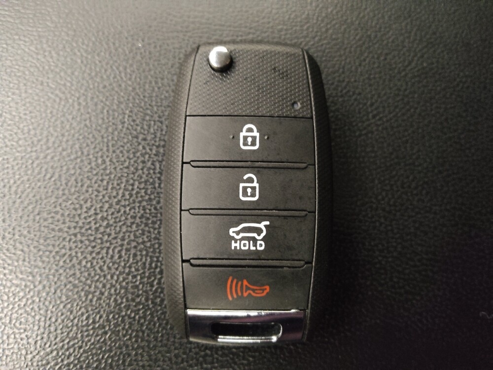 2018 Kia Sorento in Houston, TX 77074 - 18099008 32