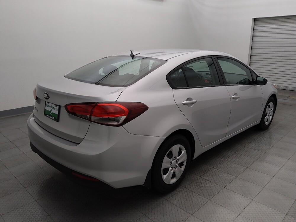 2018 Kia Forte in Houston, TX 77034 - 18099061 9