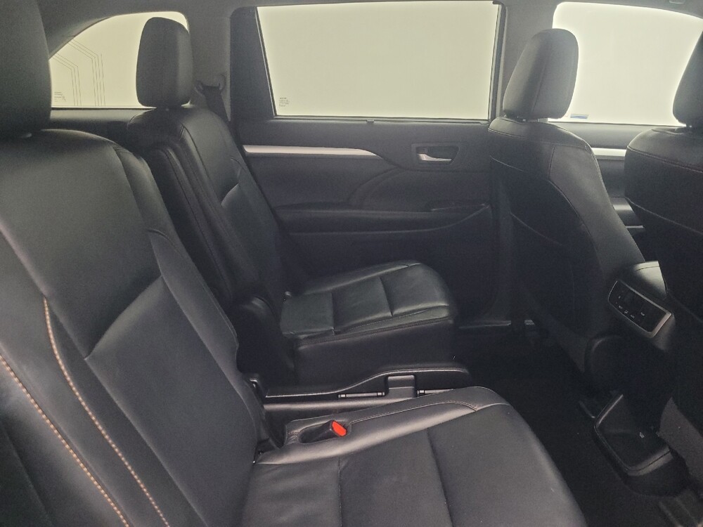 2018 Toyota Highlander in Highland, IN 46322 - 18099095 19