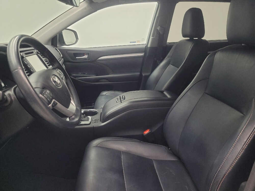2018 Toyota Highlander in Highland, IN 46322 - 18099095 17