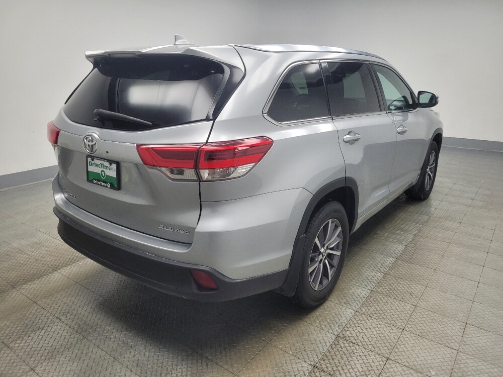 2018 Toyota Highlander in Highland, IN 46322 - 18099095 9