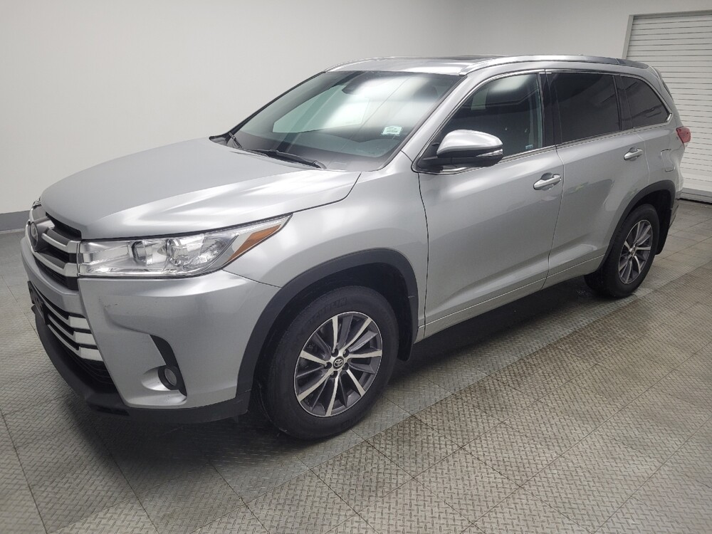 2018 Toyota Highlander in Highland, IN 46322 - 18099095 2