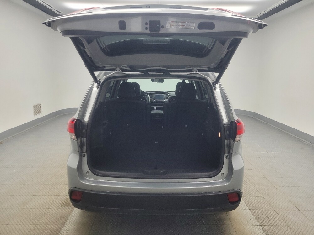 2018 Toyota Highlander in Highland, IN 46322 - 18099095 29