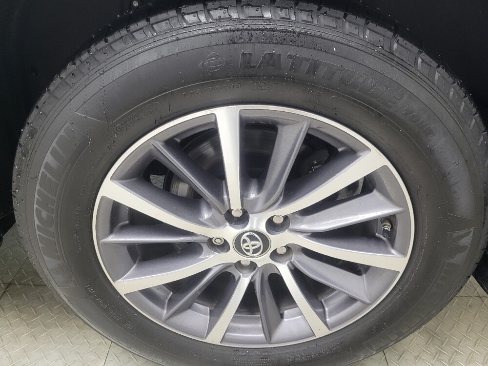 2018 Toyota Highlander in Highland, IN 46322 - 18099095 31