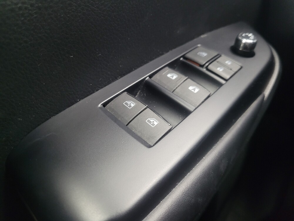 2018 Toyota Highlander in Highland, IN 46322 - 18099095 27