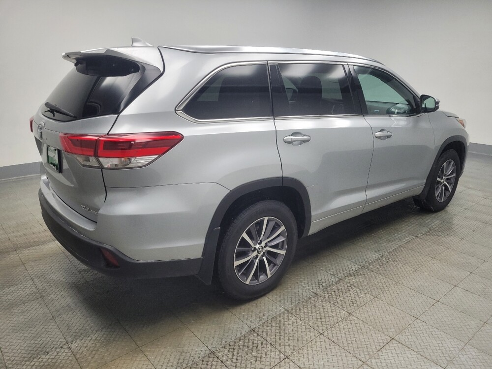 2018 Toyota Highlander in Highland, IN 46322 - 18099095 10