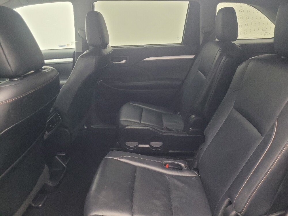 2018 Toyota Highlander in Highland, IN 46322 - 18099095 18