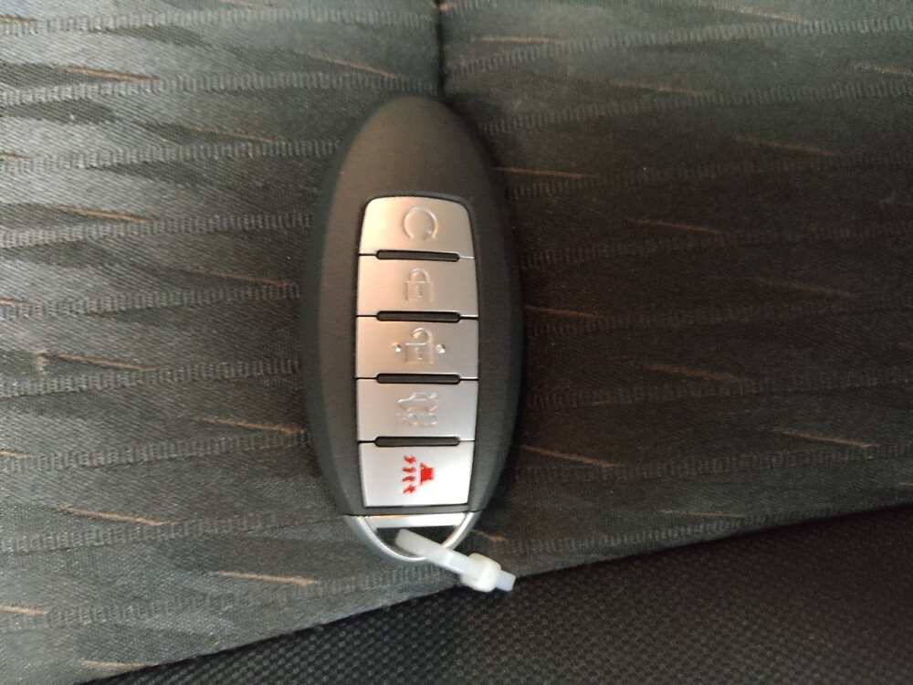 2018 Nissan Rogue in Memphis, TN 38128 - 18099108 32