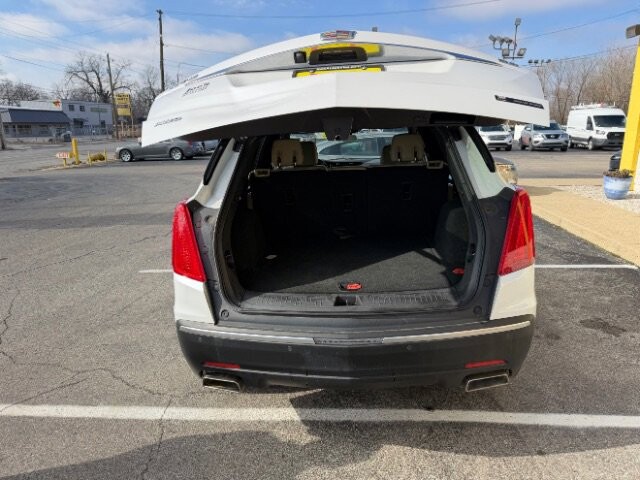 2018 Cadillac XT5 in Indianapolis, IN 46222-4002 - 18099123 10