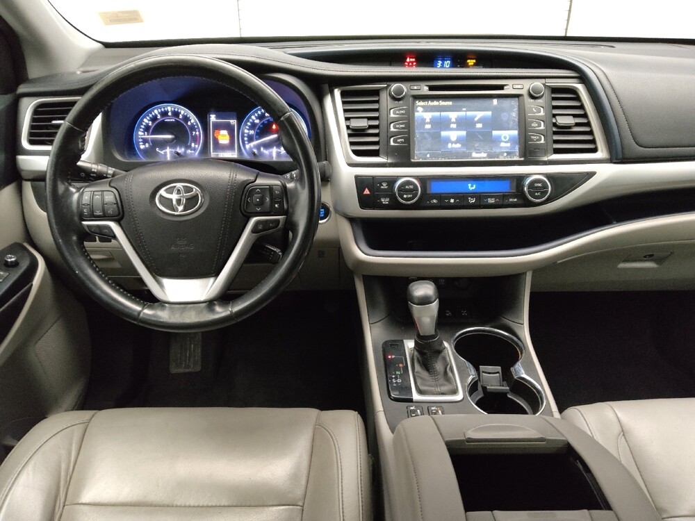 2017 Toyota Highlander in Plano, TX 75074 - 18099190 22