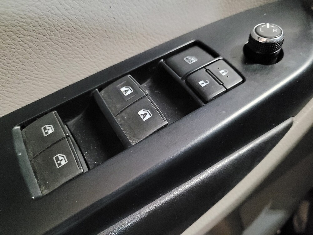 2017 Toyota Highlander in Plano, TX 75074 - 18099190 27