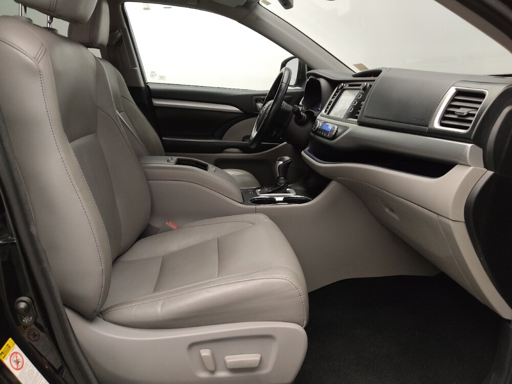 2017 Toyota Highlander in Plano, TX 75074 - 18099190 21