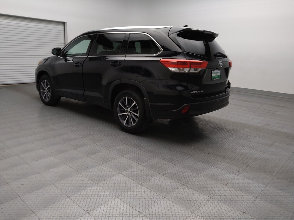 2017 Toyota Highlander in Plano, TX 75074 - 18099190 5