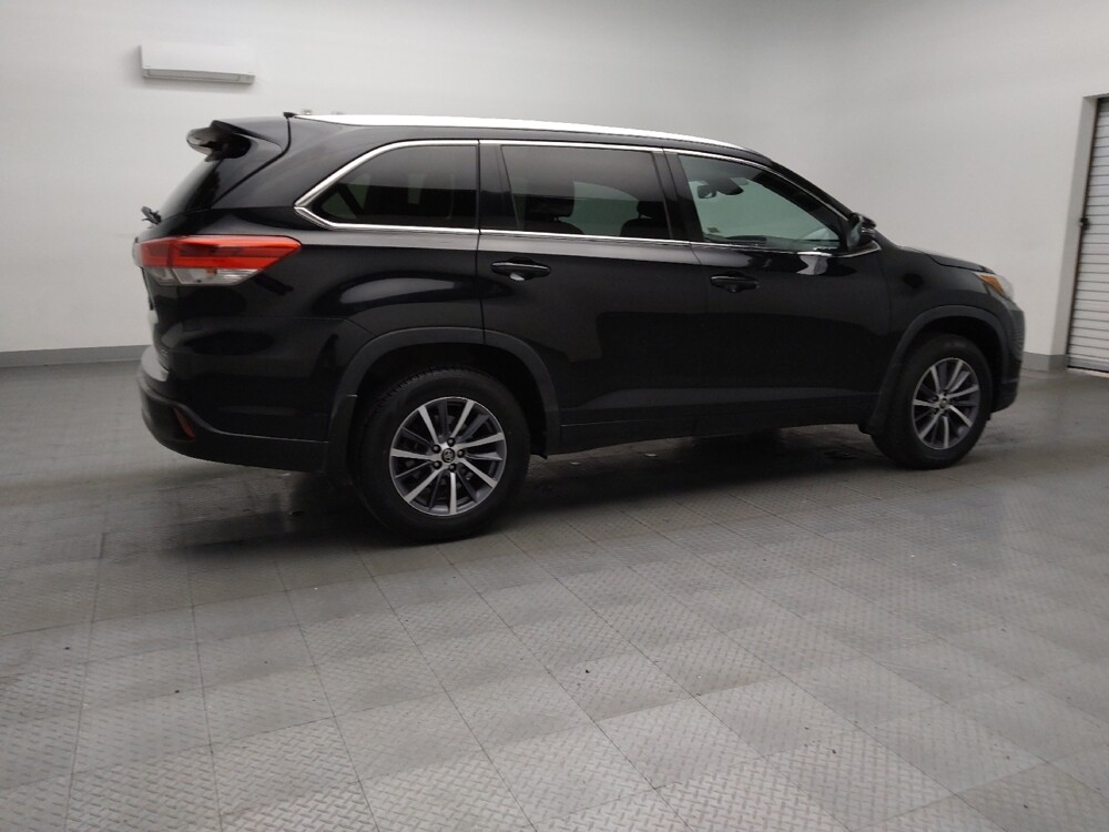 2017 Toyota Highlander in Plano, TX 75074 - 18099190 10