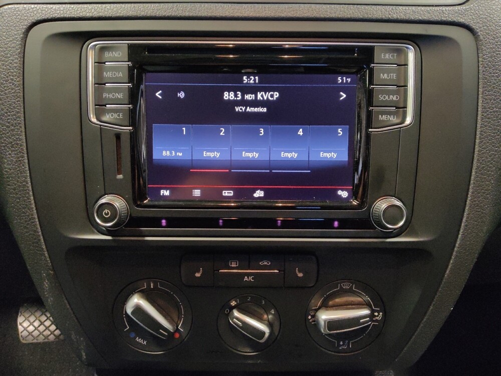 2017 Volkswagen Jetta in Glendale, AZ 85301 - 18099202 25