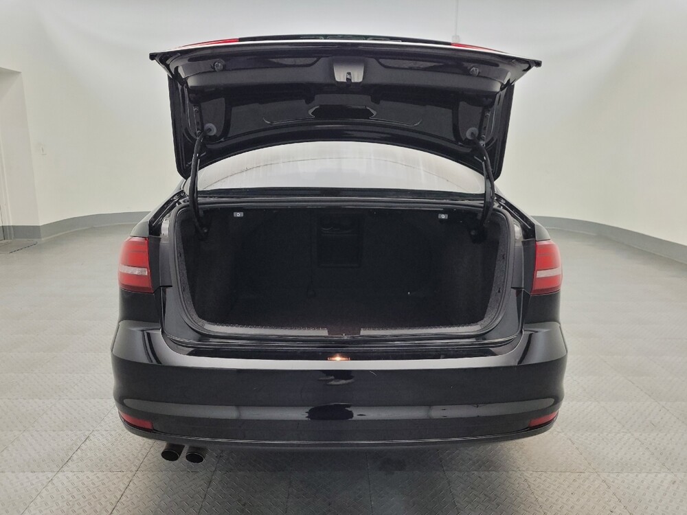 2017 Volkswagen Jetta in Glendale, AZ 85301 - 18099202 29