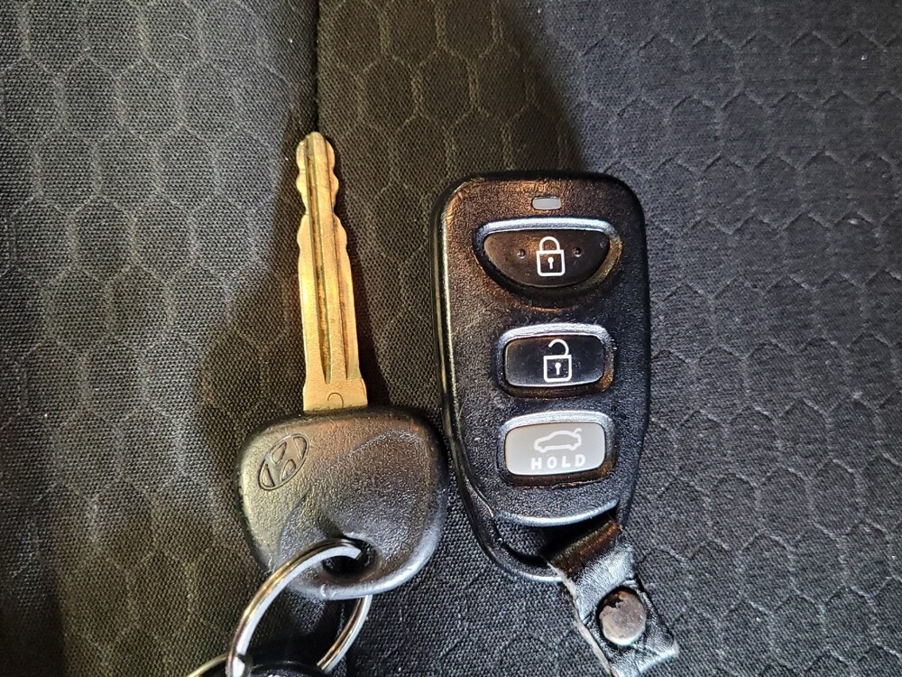 2020 Hyundai Elantra in Jacksonville, FL 32210 - 18099246 32