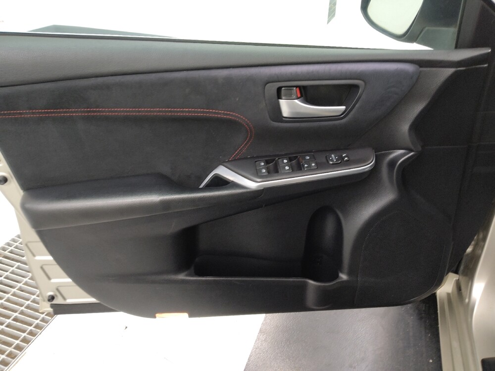 2015 Toyota Camry in St. Louis, MO 63125 - 18099326 27