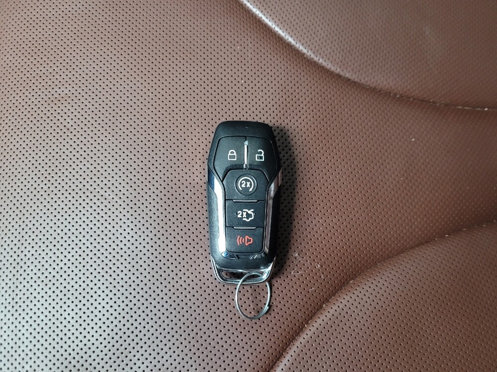 2017 Lincoln MKX in Pittsburgh, PA 15236 - 18099333 32