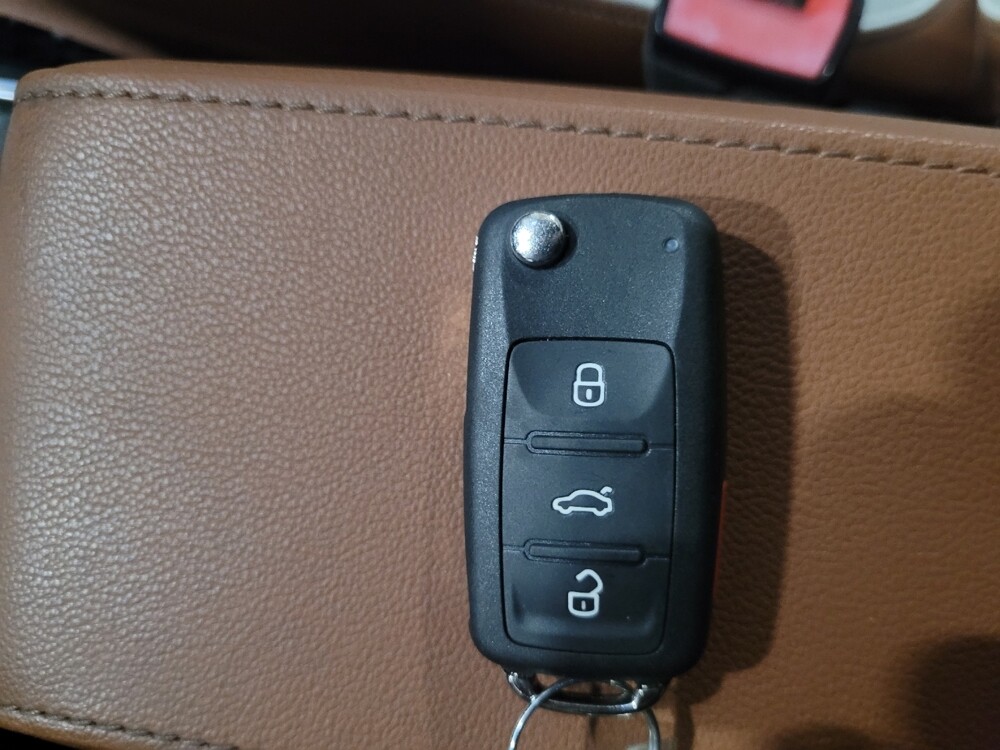 2015 Volkswagen Beetle in Owings Mills, MD 21117 - 18099344 32