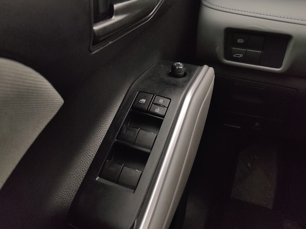 2021 Toyota Highlander in Gladstone, MO 64118 - 18099355 27