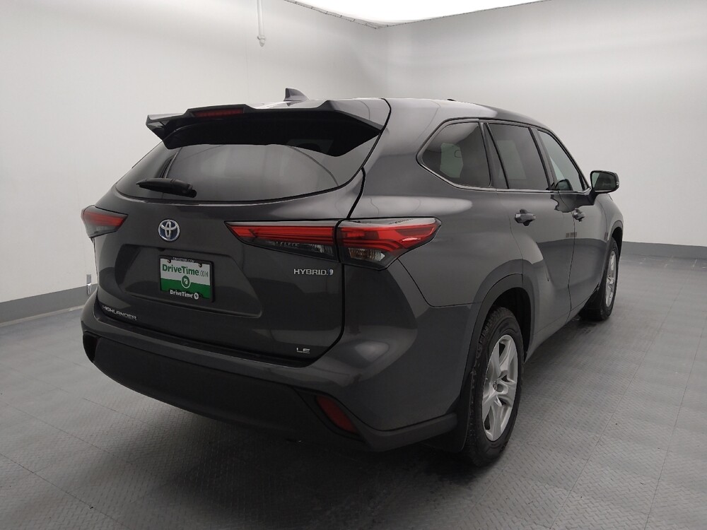 2021 Toyota Highlander in Gladstone, MO 64118 - 18099355 7