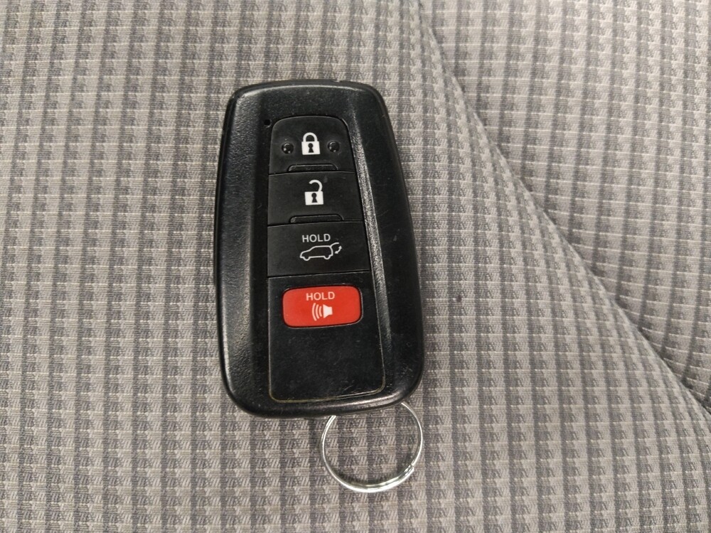 2021 Toyota Highlander in Gladstone, MO 64118 - 18099355 32