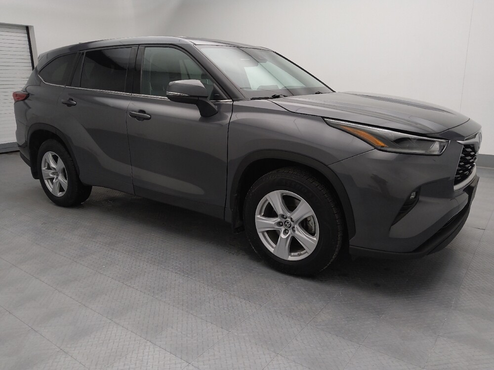 2021 Toyota Highlander in Gladstone, MO 64118 - 18099355 11